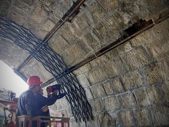 Tunnel drainage mesh installation